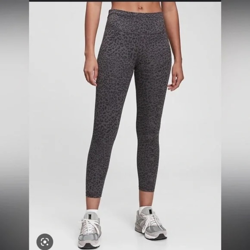 GapFit High Rise Blackout Jacquard 7/8 Leggings Leopard
